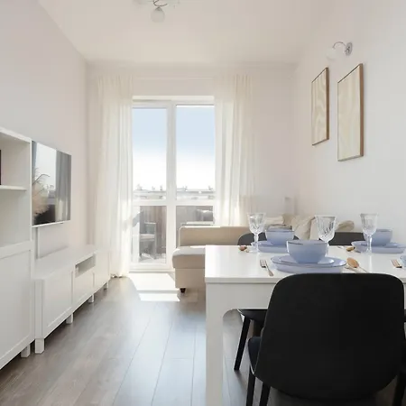Modern With Parking And Balcony By Renters