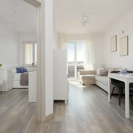 Modern With Parking And Balcony By Renters