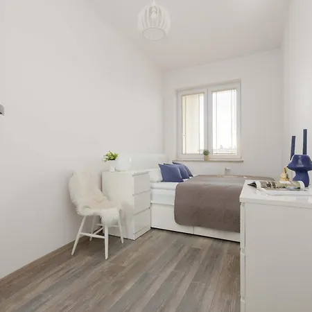 Modern With Parking And Balcony By Renters Apartamento