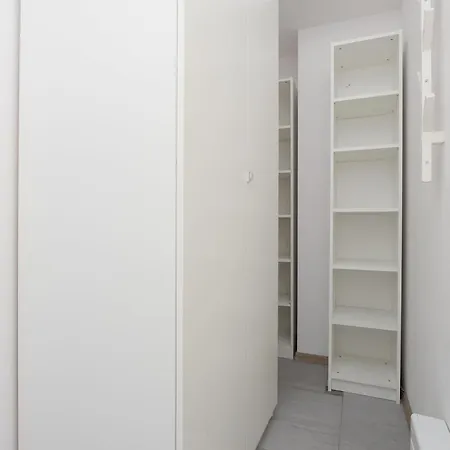 Modern With Parking And Balcony By Renters * Varsóvia